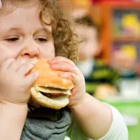 Okul kantinleri ve yetersiz fiziksel aktivite obeziteyi tetikliyor