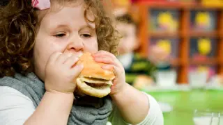 Okul kantinleri ve yetersiz fiziksel aktivite obeziteyi tetikliyor