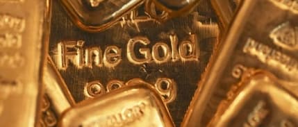 Ons altın son 1,5 ayın en kazançlı haftalık kapanışına yöneldi