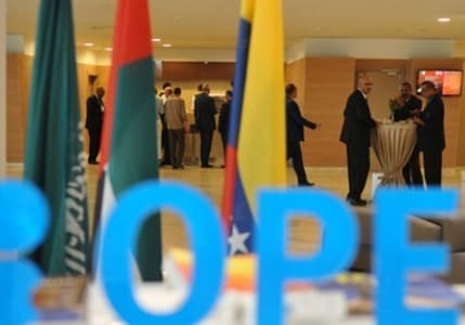 OPEC+ grubu petrol üretiminde artış planını erteledi