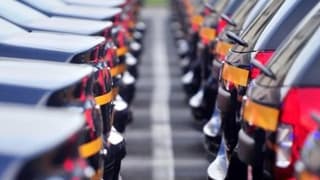 Otomobile vergi kararı ertelendi, Wall Street düşüşle açıldı