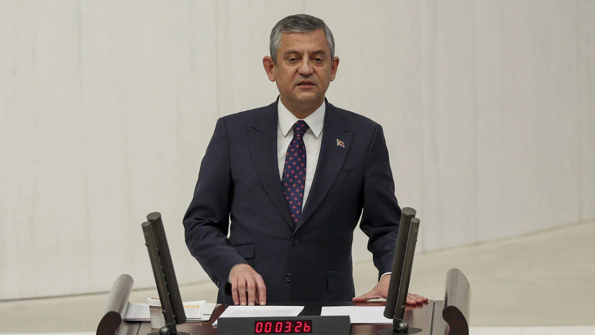 Özgür Özel'den 'çerçeve yasa' açıklaması: Ben ve yönetici arkadaşlarım 'evet' diyeceğiz