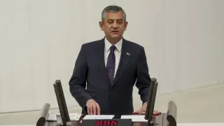 Özgür Özel'den 'çerçeve yasa' açıklaması: Ben ve yönetici arkadaşlarım 'evet' diyeceğiz