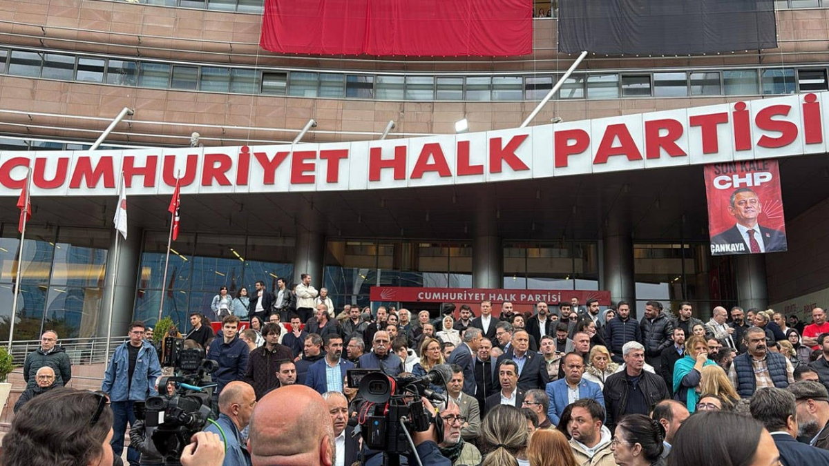 Özgür Özel'den CHP Genel Merkezi'ndeki gerginlik hakkında açıklama
