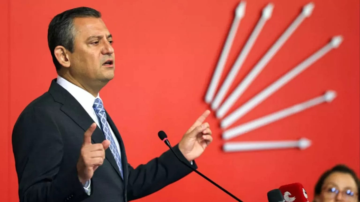 Özgür Özel'den CHP genel merkezinde birlik mesajı