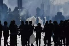 Pakistan'da ordu sokağa indi: Sokağa çıkma yasağı ilan edildi