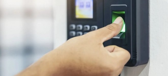 Parmak iziyle mesai takibi yapan işverene 300 bin TL para cezası