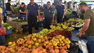 Pazarlarda gürültülü satışa 1295 TL para cezası