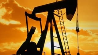 Petrol fiyatları 60 dolar üzerinde tutunuyor