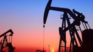 Petrol fiyatları ABD yaptırımları ve OPEC kısıntıları etkisiyle yükseldi