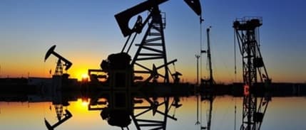 Petrol fiyatları beş ayın zirvesinde tutundu