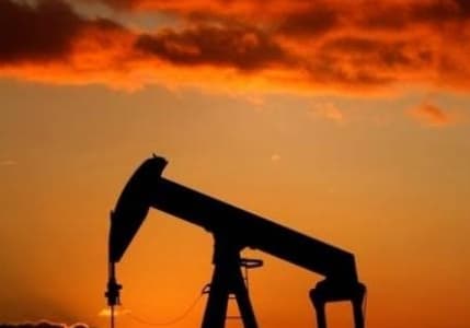 Altın yükseldi, petrol düştü