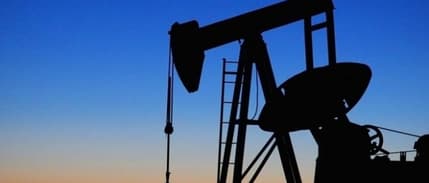 Petrol fiyatları kısıntı ve stok azalmasıyla karışık