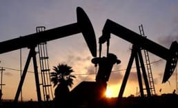 Petrol fiyatları resmi kısıntı açıklaması beklenirken düştü
