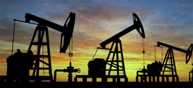 Petrol fiyatları stok artışlarıyla düştü