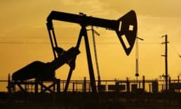 Petrol Fiyatları Talep Endişesiyle Düştükten Sonra Toparlandı