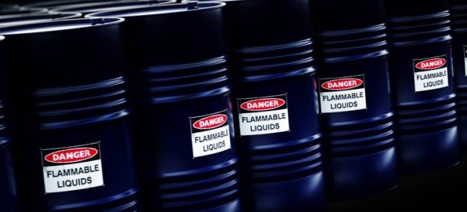 Petrol fiyatları yeni ek gümrük vergileri etkisiyle karışık