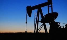 Petrol fiyatlarındaki artışı durgunluk endişeleri limitledi