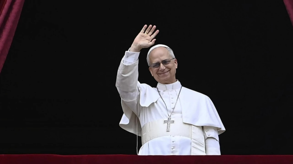 Pezeşkiyan'dan Trump'ın hedef aldığı Papa 14. Leo'ya destek mesajı