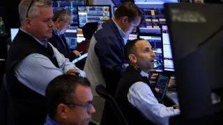 Piyasalar yapay zeka iyimserliği ile Orta Doğu riskleri arasında sıkıştı