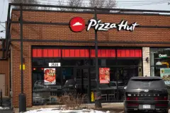Pizza Hut el değiştiriyor: Yum Brands pizza zincirini 2,7 milyar dolara satıyor
