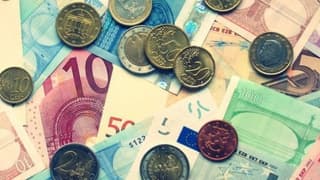 Powell Sonrası Dövizler Yüksek Seyrini Koruyor