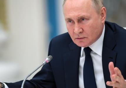 Putin: "Yaratılan sorunlara rağmen petrol ve gaz gelirlerimiz artıyor"