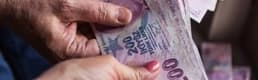 Resmi Gazete’de yayımlandı: Bankaların emekli aylıklarına bloke koymasının önü açıldı