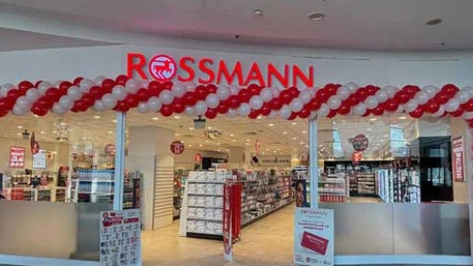 Rossmann Sevgililer Günü'ne özel makyaj setlerini satışa çıkardı
