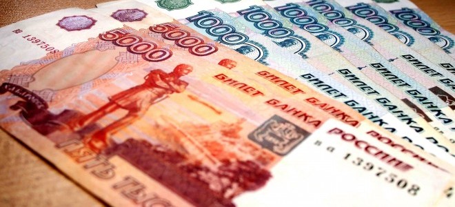 Rus rublesi dolar karşısında değer kaybetmeye devam ediyor