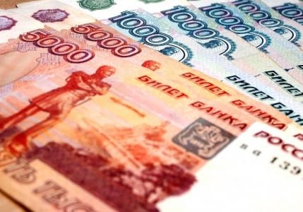 Rus rublesi dolar karşısında değer kaybetmeye devam ediyor