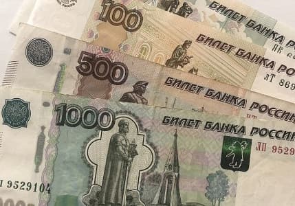 Rus rublesi, dolar karşısında yükselişini sürdürüyor