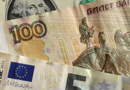 Rus rublesi dolar karşısında yükselişini sürdürüyor