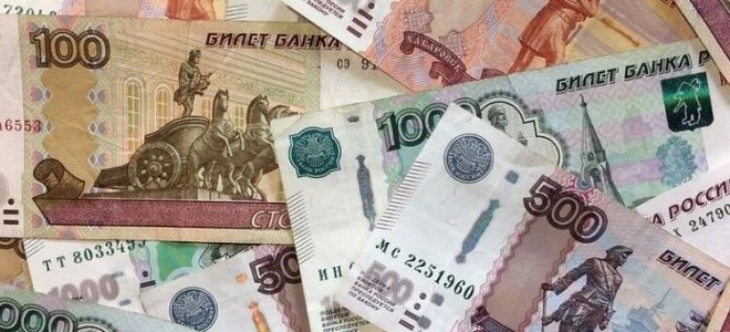 Rus rublesinde değer kaybı yüzde 20'yi aştı