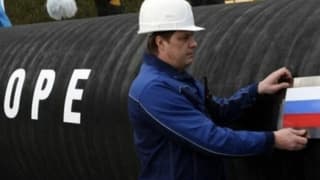 Rusya'nın petrol ve doğal gaz gelirleri yarı yarıya azaldı