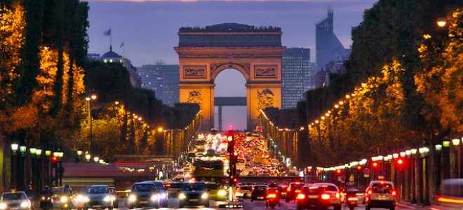 S&P, Fransa'nın kredi notunu düşürdü