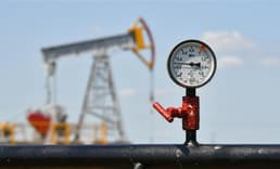 Sahada savaş, piyasalarda belirsizlik: Petrol aylık bazda rekora gidiyor