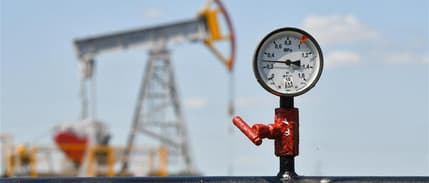 Sahada savaş, piyasalarda belirsizlik: Petrol aylık bazda rekora gidiyor