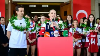 Şampiyon Filenin Sultanları yurda döndü