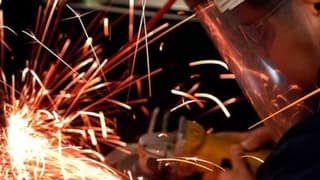 Sanayi üretimi aylık 0.1 azaldı, yıllık 5.2 arttı