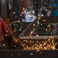 Sanayi üretimi hem aylık hem yıllık bazda geriledi