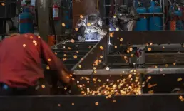 Sanayi üretimi hem aylık hem yıllık bazda geriledi