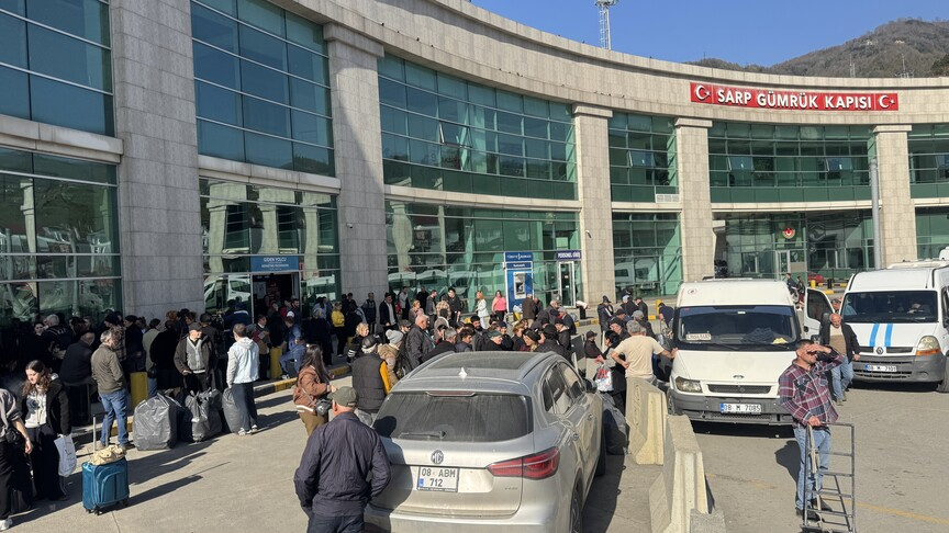 Sarp Sınır Kapısı’nda bayram hareketliliği: Rekor yolcu geçişi gerçekleşti