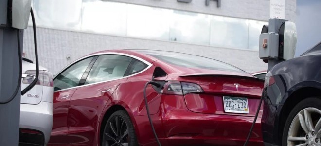 Satışları düşen Tesla'dan indirim kararı