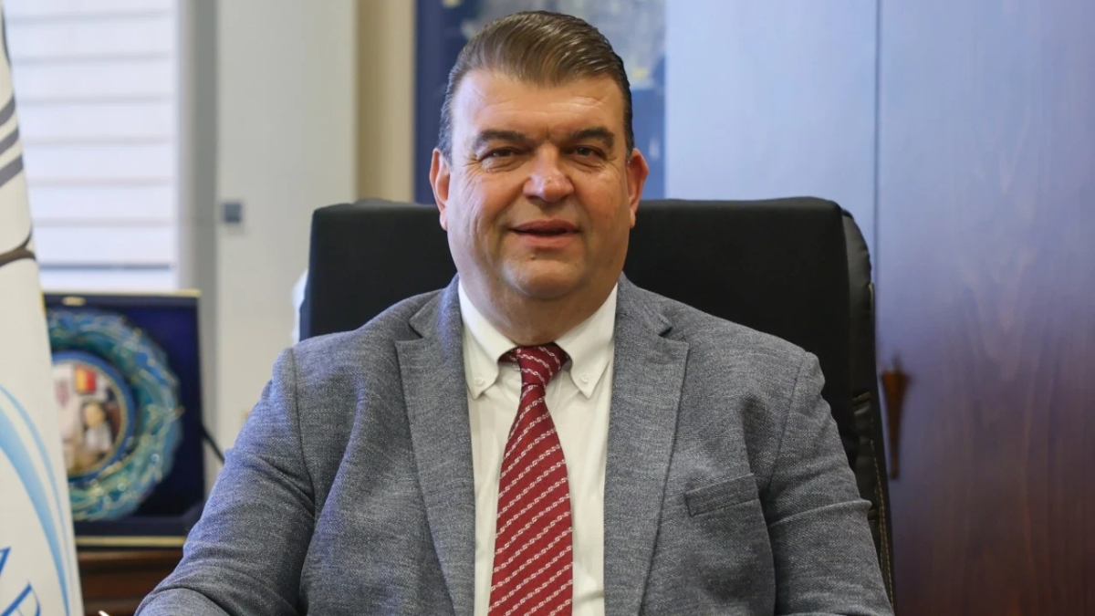 Seferihisar Belediye Başkanı İsmail Yetişkin görevden uzaklaştırıldı
