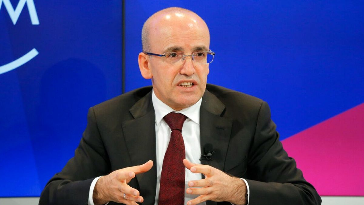 Şimşek ekonomide kararlılık mesajı vererek kalkınma hedeflerini vurguladı