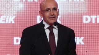 Şimşek: Enflasyonun 2024’ün ikinci yarısından sonra aşağı yönlü kalıcı bir trende girmesini bekliyoruz