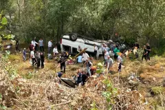 Sivas'ta yolcu minibüsü devrildi: 4 kişi hayatını kaybetti
