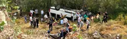 Sivas'ta yolcu minibüsü devrildi: 4 kişi hayatını kaybetti
