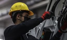 Standart dışı baret ve maskeler mercek altında